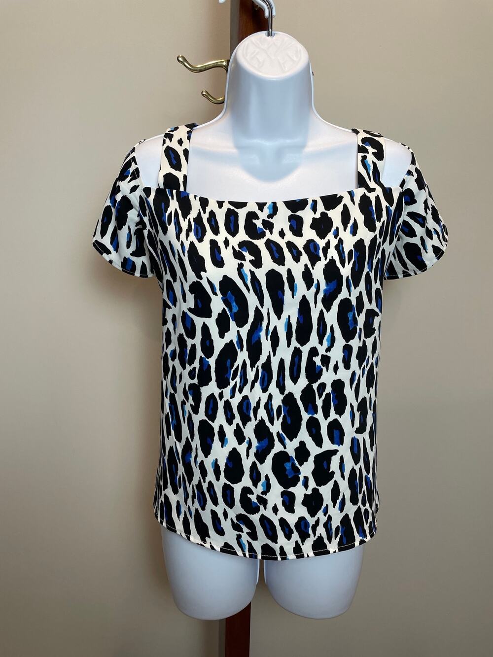 Cooper & Ella White Animal Print Cold‑Shoulder Top Size M Casual